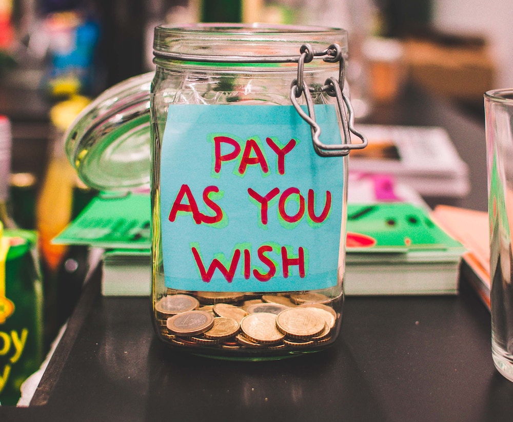 Wie komt er eerder, de deurwaarder of de psychiater?