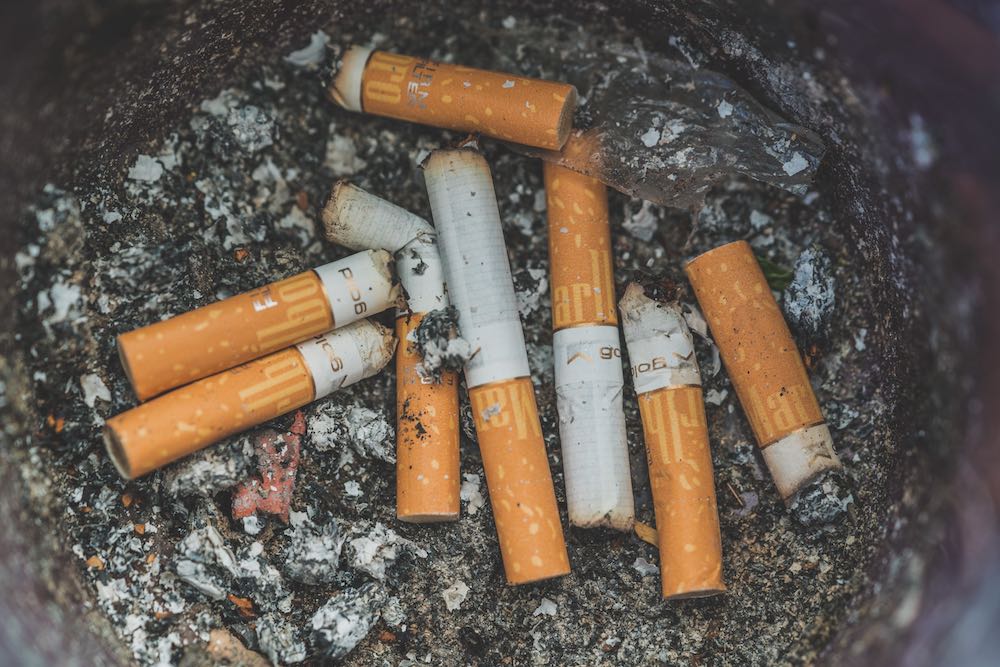 Is roken zelfmedicatie bij of (mede-)veroorzaker van psychiatrische aandoeningen? 