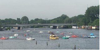 auto's op de amstel